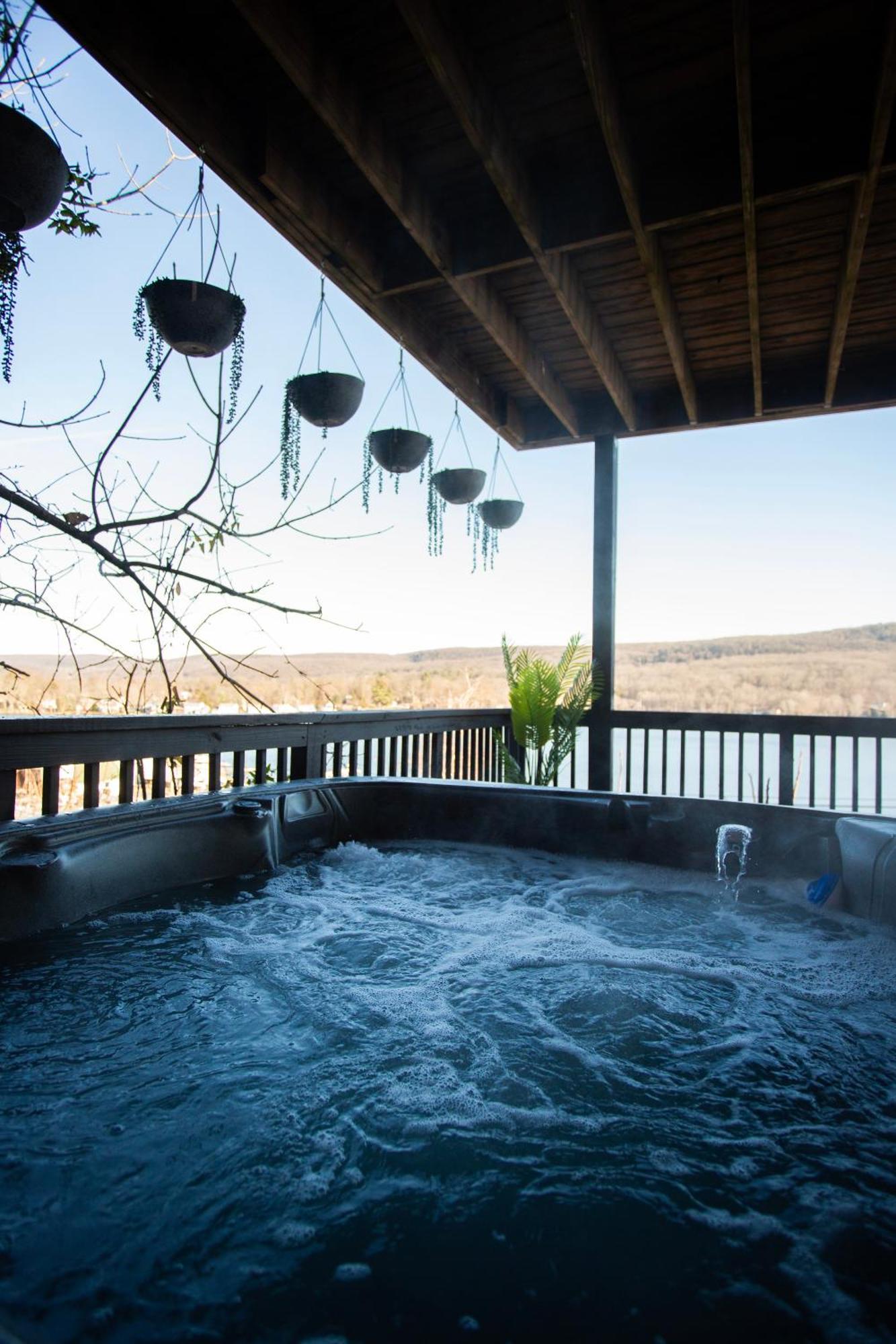 Lakeview House - Hot Tub - Firepit - Stunning Views - Spacious Deck - Cozy Living Room - Bar Greenwood Lake Экстерьер фото