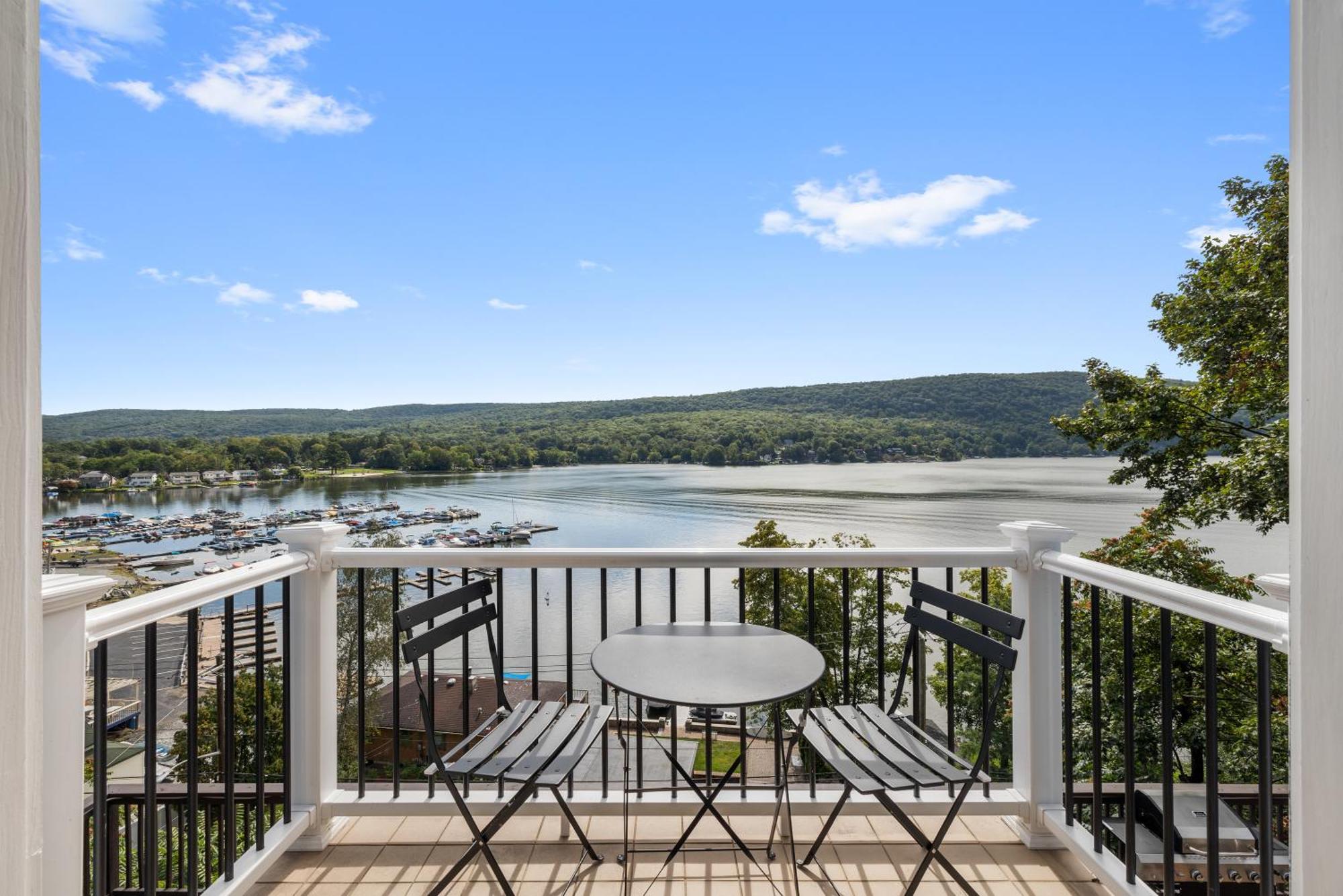 Lakeview House - Hot Tub - Firepit - Stunning Views - Spacious Deck - Cozy Living Room - Bar Greenwood Lake Экстерьер фото