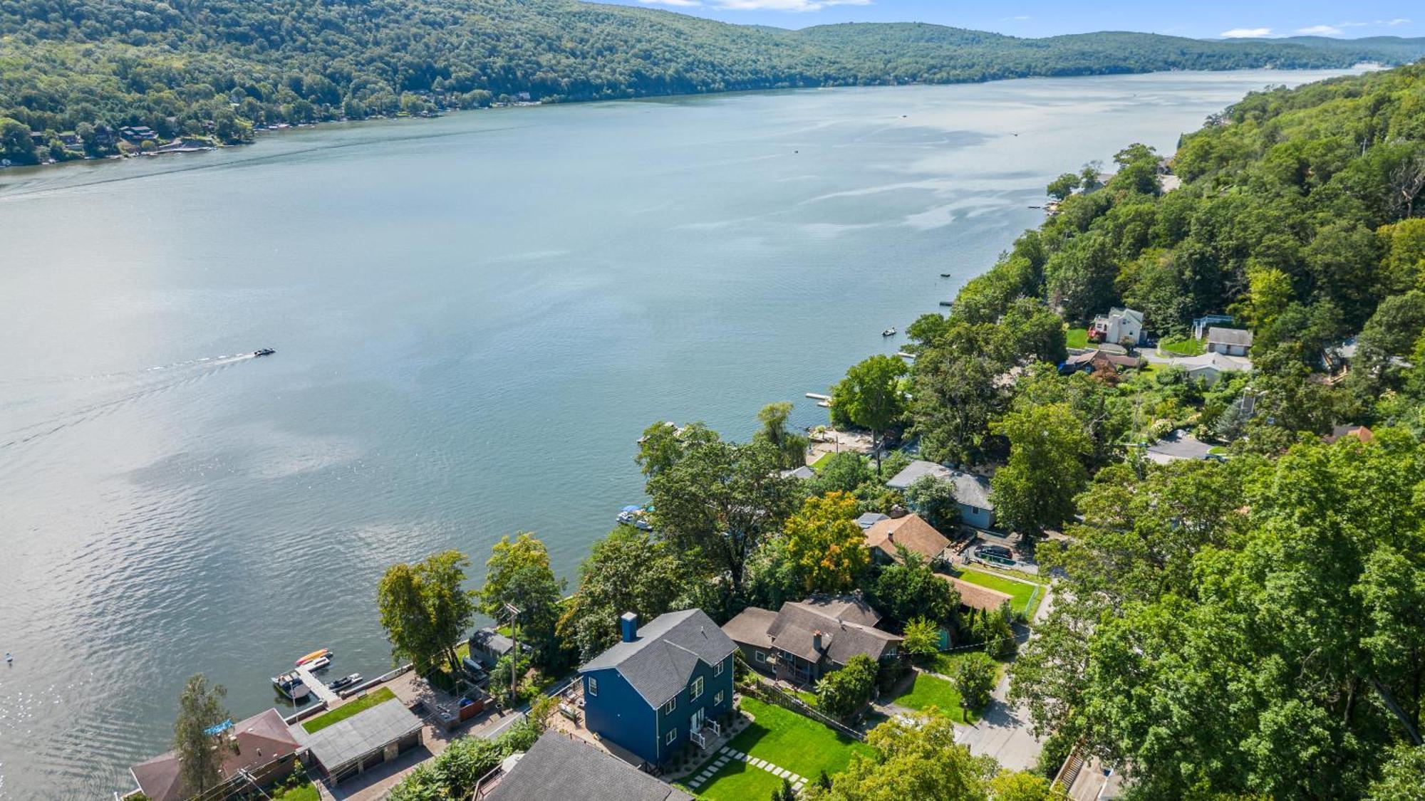 Lakeview House - Hot Tub - Firepit - Stunning Views - Spacious Deck - Cozy Living Room - Bar Greenwood Lake Экстерьер фото