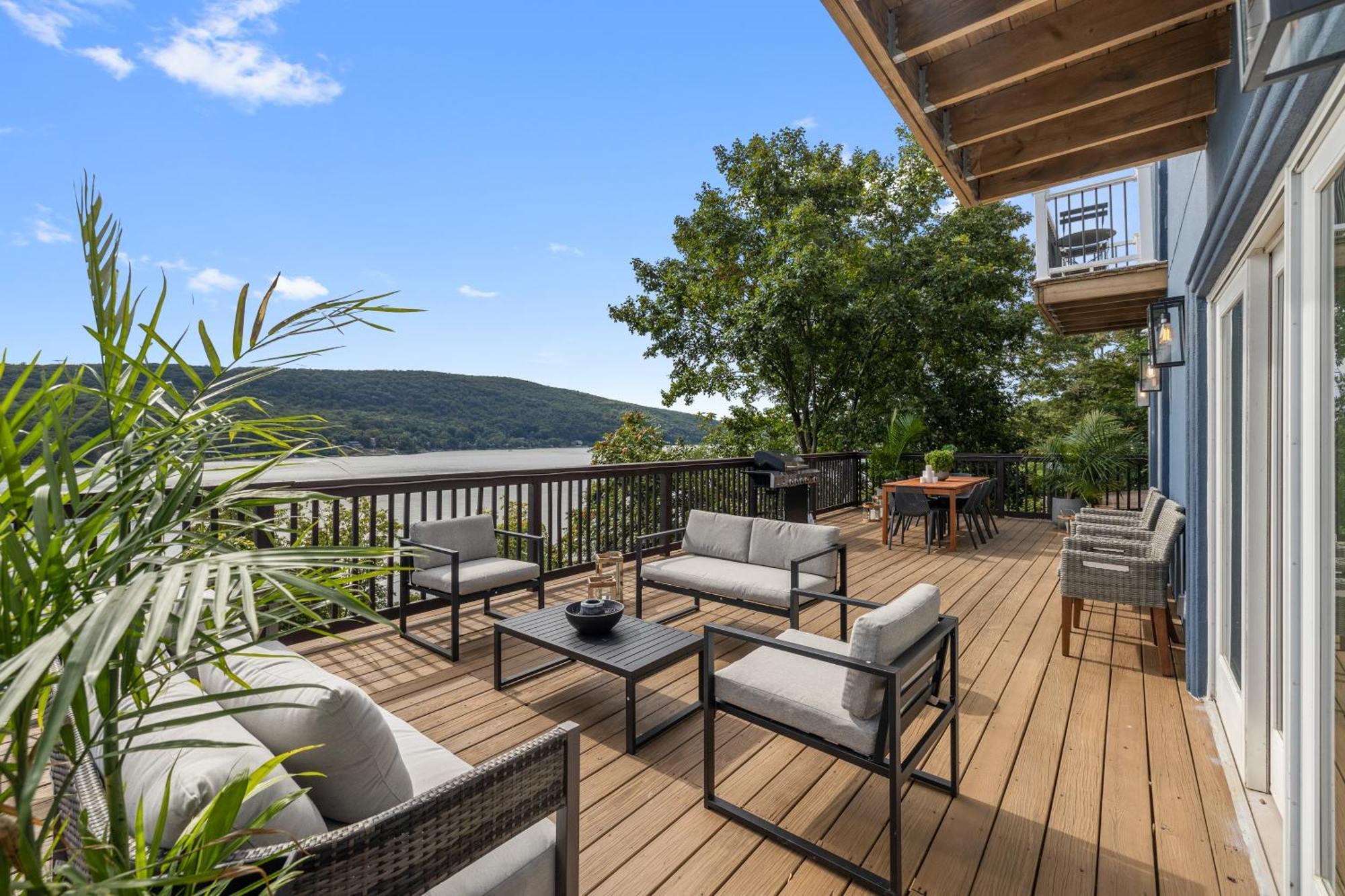 Lakeview House - Hot Tub - Firepit - Stunning Views - Spacious Deck - Cozy Living Room - Bar Greenwood Lake Экстерьер фото
